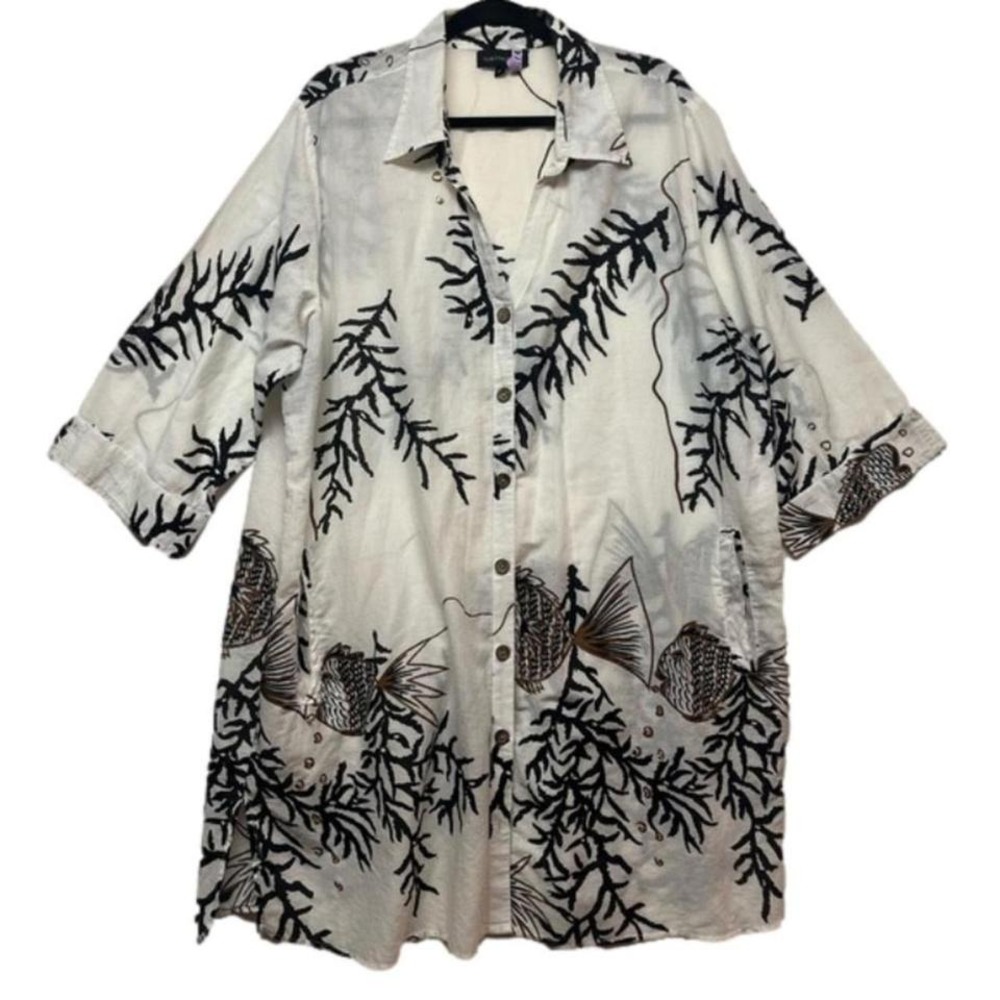 Club Z Collection Women's 2X Oversized Top Sequins Sea Life Blk, Wht & Gold